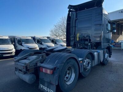 2015 Volvo FH460 Globetrotter 6x2 Mid Lift Tractor Unit - 3