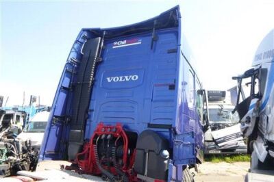 2015 Volvo FH500 6x2 Midlift Tractor Unit - 12