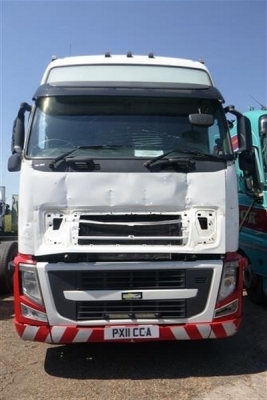 2011 Volvo FH460 6x2 Midlift Tractor Unit - 2