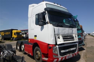 2011 Volvo FH460 6x2 Midlift Tractor Unit - 3