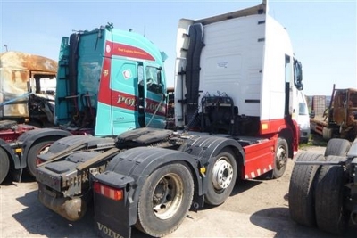 2011 Volvo FH460 6x2 Midlift Tractor Unit - 12