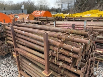 Qty of Acro Props in Steel Stillage