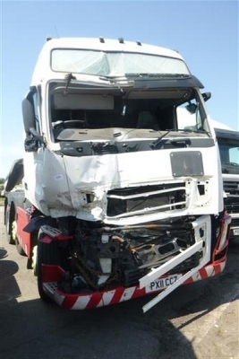 2011 Volvo FH500 6x2 Midlift Tractor Unit - 5