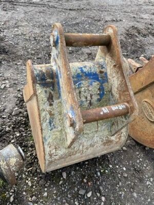 18" Keen Digging Bucket - 45mm Pins - 3