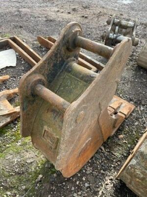 1ft Strickland Digging Bucket to Suit Kobelco - 45mm Pins - 4