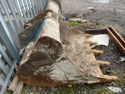 4ft Volvo Digging Bucket - 65mm Pins - 3