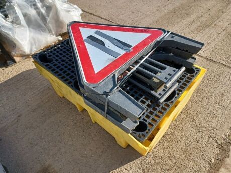 Plastic Spillage Bund & 3x Road Signs