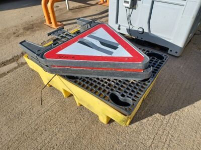 Plastic Spillage Bund & 3x Road Signs - 2