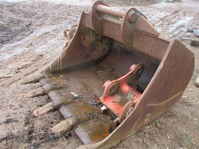 Lenhoff Quick Hitch + 4' 6" Digging Bucket - To Suit 20 ton Machine