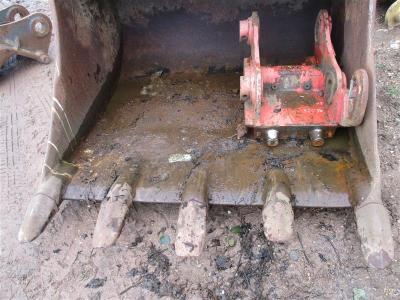 Lenhoff Quick Hitch + 4' 6" Digging Bucket - To Suit 20 ton Machine - 2