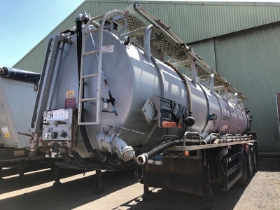 1997 Vallely Stainless Steel Monocoque Triaxle Vacuum Tanker Trailer - 2