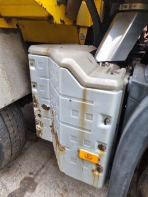 2015 Volvo FMX 420 8x4 Steel Body Tipper - 8