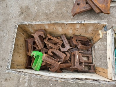 Quantity of Hitch Brackets - 3