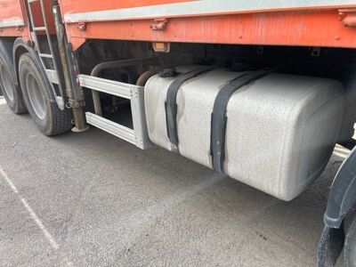 Volvo FM380 8x4 Dropside Brick Crane Rigid - 26