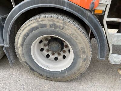Volvo FM380 8x4 Dropside Brick Crane Rigid - 29