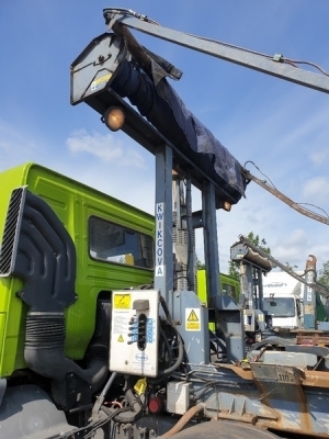 2004 Volvo FM12 340 8x4 Hook Loader - 23