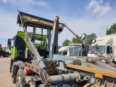 2004 Volvo FM12 340 8x4 Hook Loader - 18