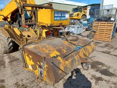 2004 JCB 980 Hydraulic Sweeper Attachment - 2