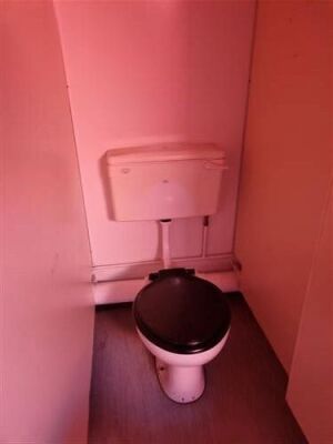 20' x 10' 4+1 Jack Leg Toilet Block - 12