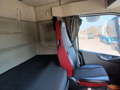 2015 Volvo FH Globetrotter 6x2 Midlift Tractor Unit - 13