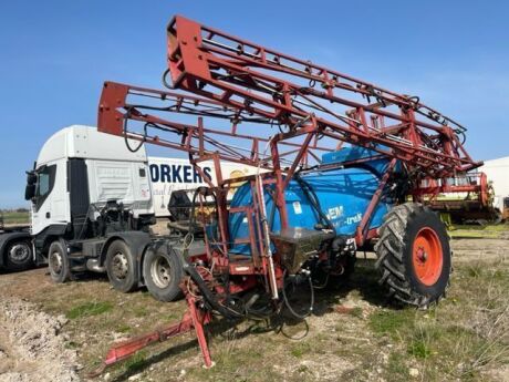 Gem 2500 Steer-Trak Drawbar Crop Sprayer 