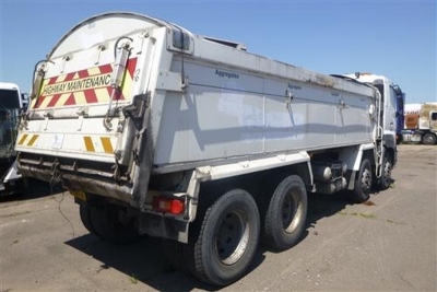 2008 Hino 3241 8x4 Insulated Body Tipper - 10