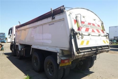 2008 Hino 3241 8x4 Insulated Body Tipper - 12