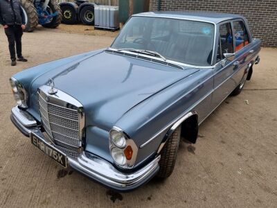 1971 Mercedes 280SE 3.5 V8 4Dr Saloon