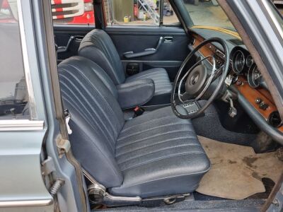 1971 Mercedes 280SE 3.5 V8 4Dr Saloon - 5