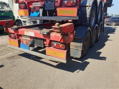 2006 Dennison Triaxle Sliding Skeletal Trailer - 7