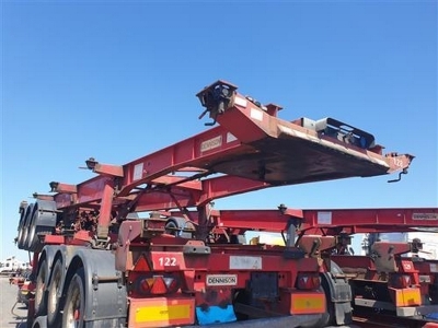 2006 Dennison Triaxle Sliding Skeletal Trailer - 6