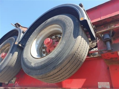 2006 Dennison Triaxle Sliding Skeletal Trailer - 9