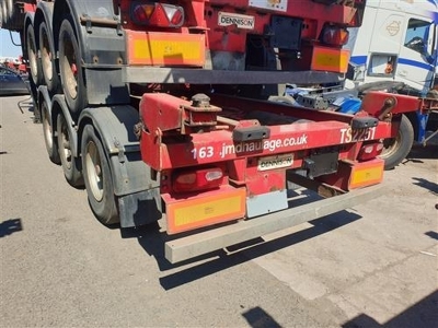 2007 Dennison Triaxle Sliding Skeletal Trailer - 9