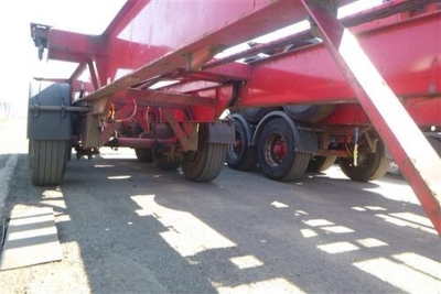 2007 Dennison Triaxle Sliding Skeletal Trailer - 4