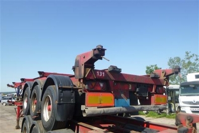 2006 Dennison Triaxle Sliding Skeletal Trailer - 11