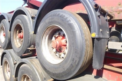 2006 Dennison Triaxle Sliding Skeletal Trailer - 12