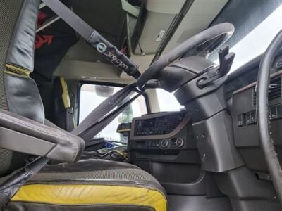 2014 Volvo FH16 750 6x2 Rear Lift Tractor Unit - 7