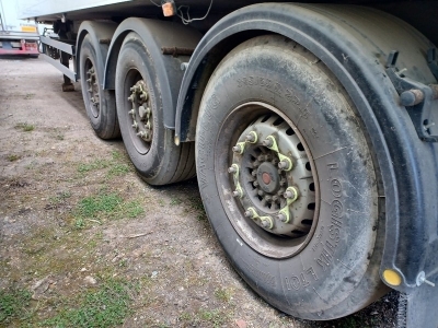 2004 Schmitz Triaxle Fridge Trailer - 9