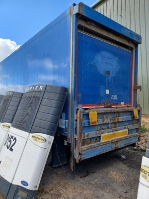 2000 Schmitz Tandem Axle Urban Fridge Trailer - 3