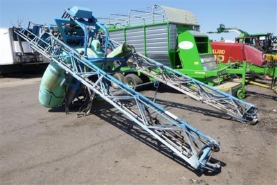 2009 Berthoud Tractor Mounted Sprayer - 2