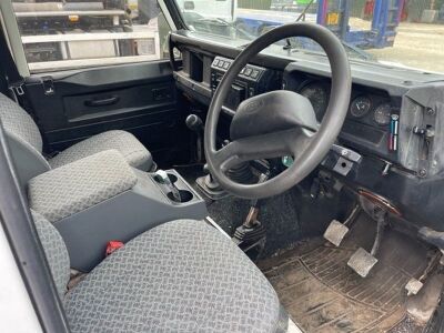 2006 Land Rover Defender 110 TD5 - 8