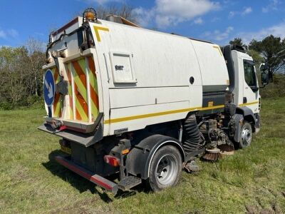 WILL BE OFFERED AT 9.15AM - 2015 DAF LF 220 Euro 6 4x2 Duel Johnson Body Sweeper - 3