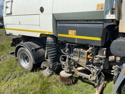 WILL BE OFFERED AT 9.15AM - 2015 DAF LF 220 Euro 6 4x2 Duel Johnson Body Sweeper - 11