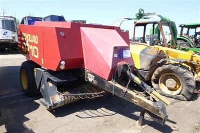 1996 New Holland D710 Baler