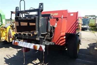 1996 New Holland D710 Baler - 4