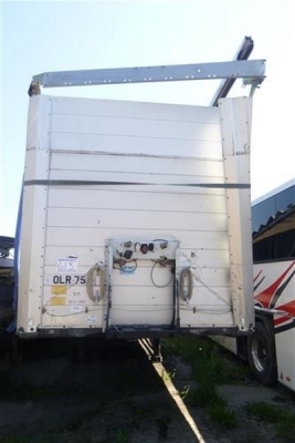 2013 Schmitz Triaxle Curtainside Trailer