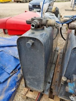 Tractor Unit Hydraulic Tank - 3