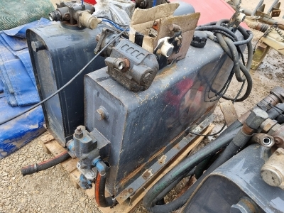 Tractor Unit Hydraulic Tank - 2