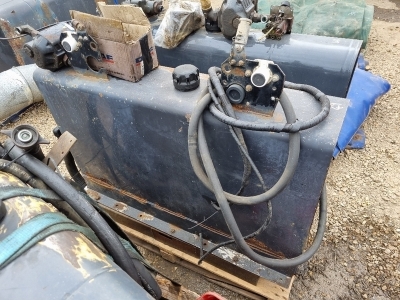 Tractor Unit Hydraulic Tank - 3