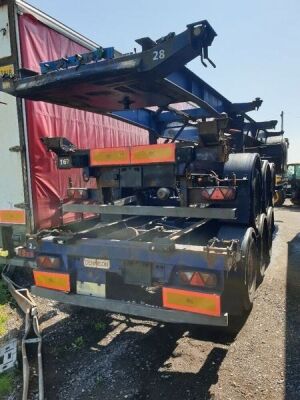 2004 Dennison Triaxle Sliding Skeletal Trailer - 4